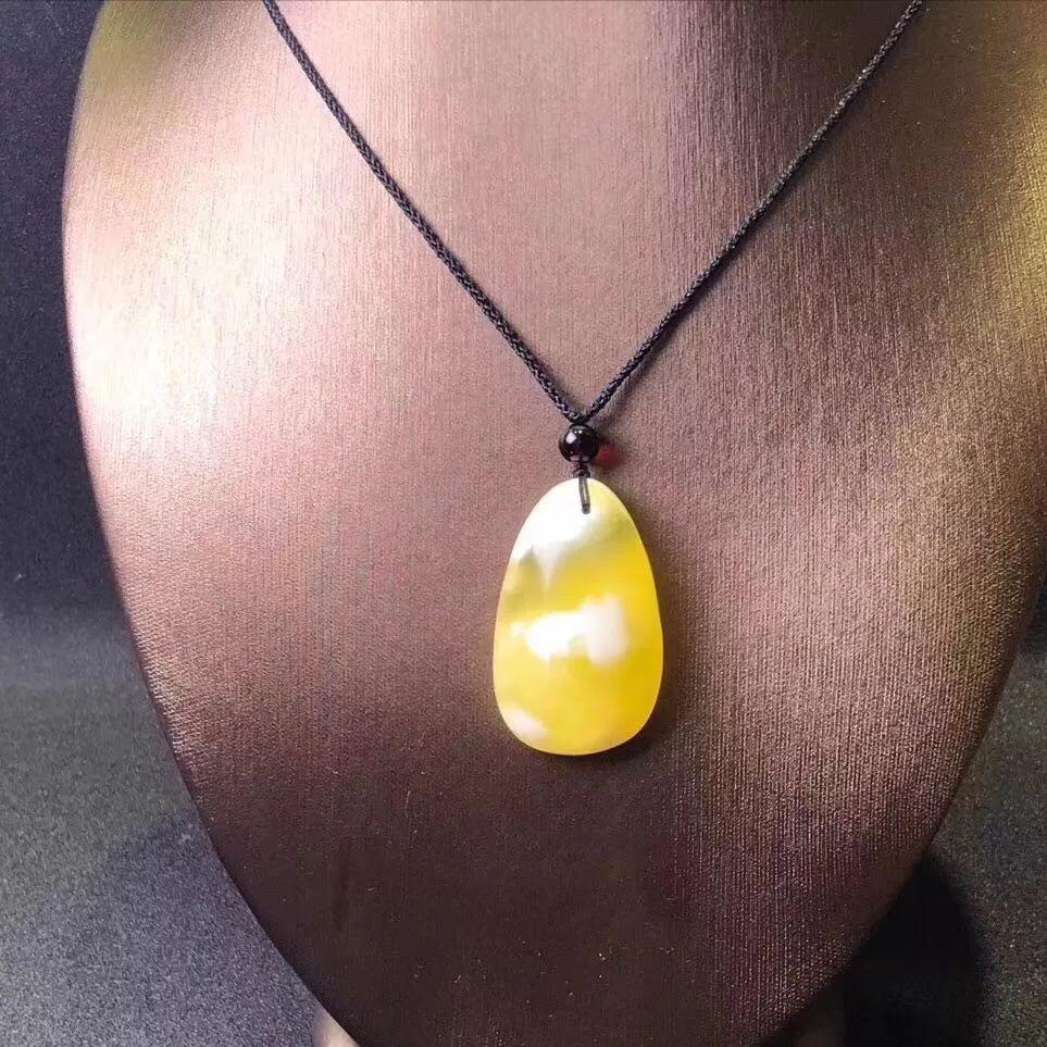 千年琥珀和万年蜜蜡哪个好,千年的蜜蜡万年的琥珀是什么