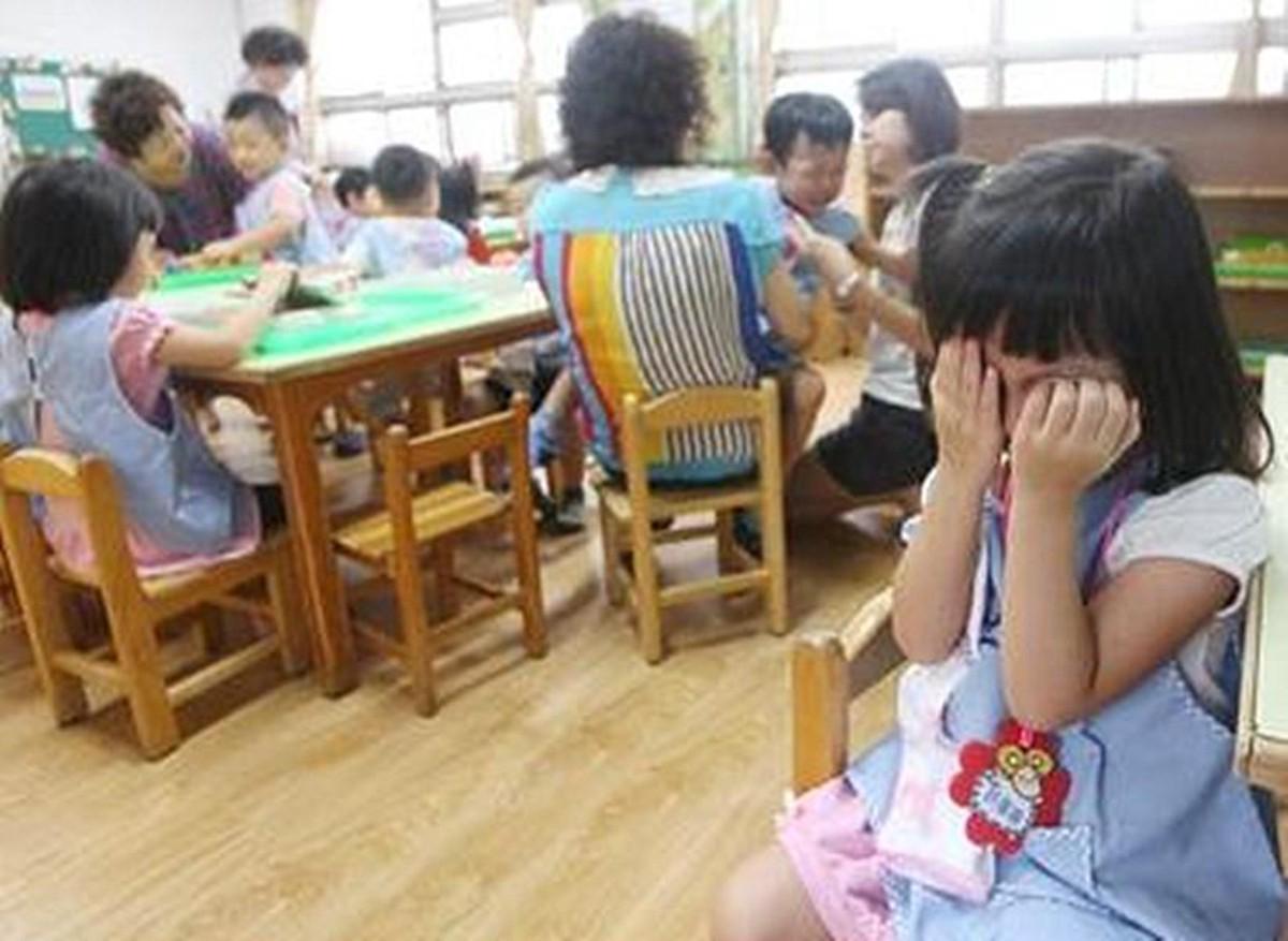 孩子说在学校没有人和他玩,孩子问在学校没有好朋友怎么回答