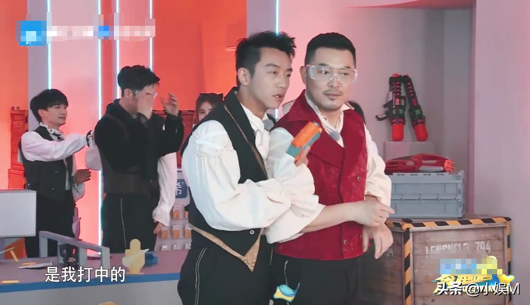 游戏无聊，嘉宾“花里胡哨”挽救，撕名牌也变得不精彩了