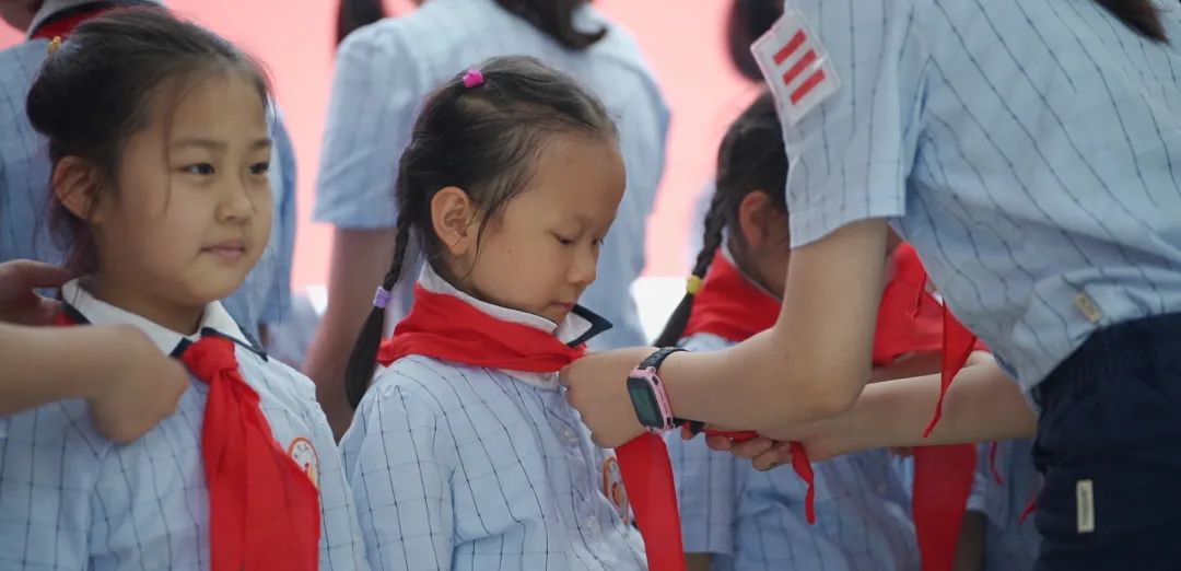 南京市南昌路小学:少年有梦正当时光荣入队我先行