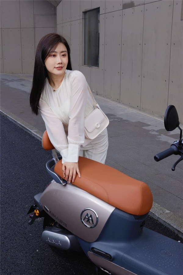 爱玛电动车拉斐最新款的,爱玛拉斐电动车多少钱