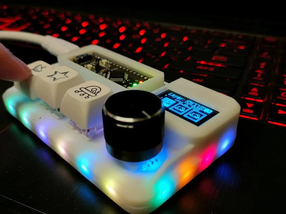 帅小伙花30块钱做了个小键盘，还开源了