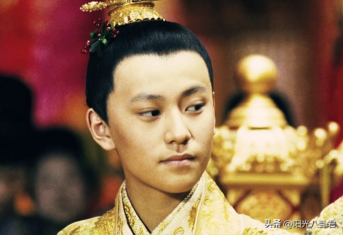 6位吃恋情“红利”的男星，恩爱时春风得意，分手后事业明显下滑