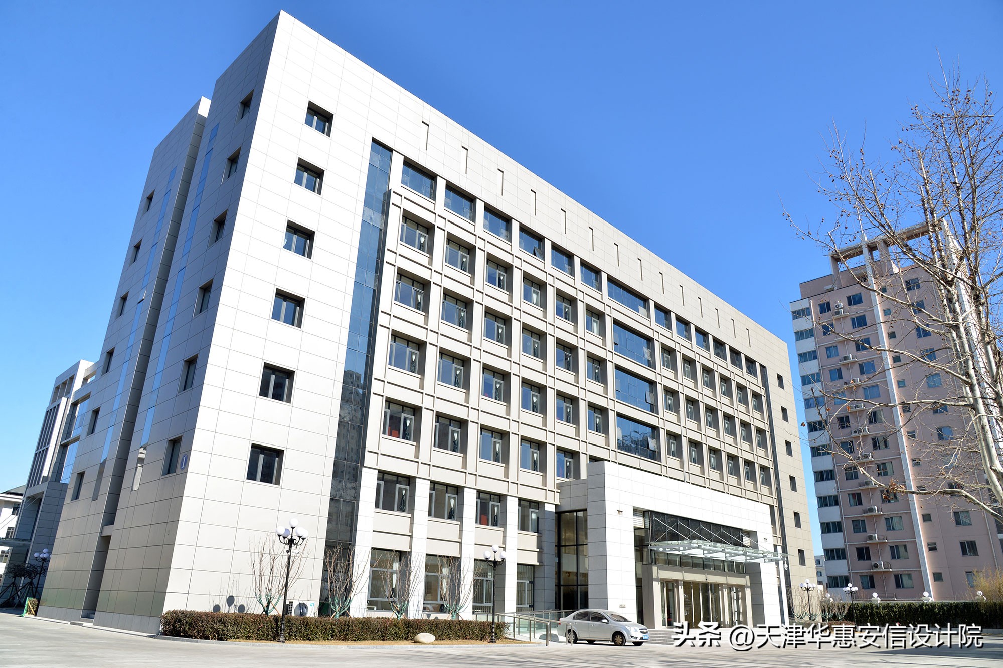 办公楼设计|庄严中带有韵律感