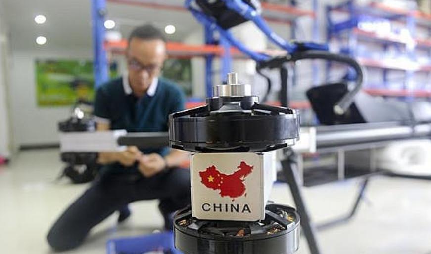 湖南农民试飞1564次成功上天，今成立公司，研发民用“飞天摩托”