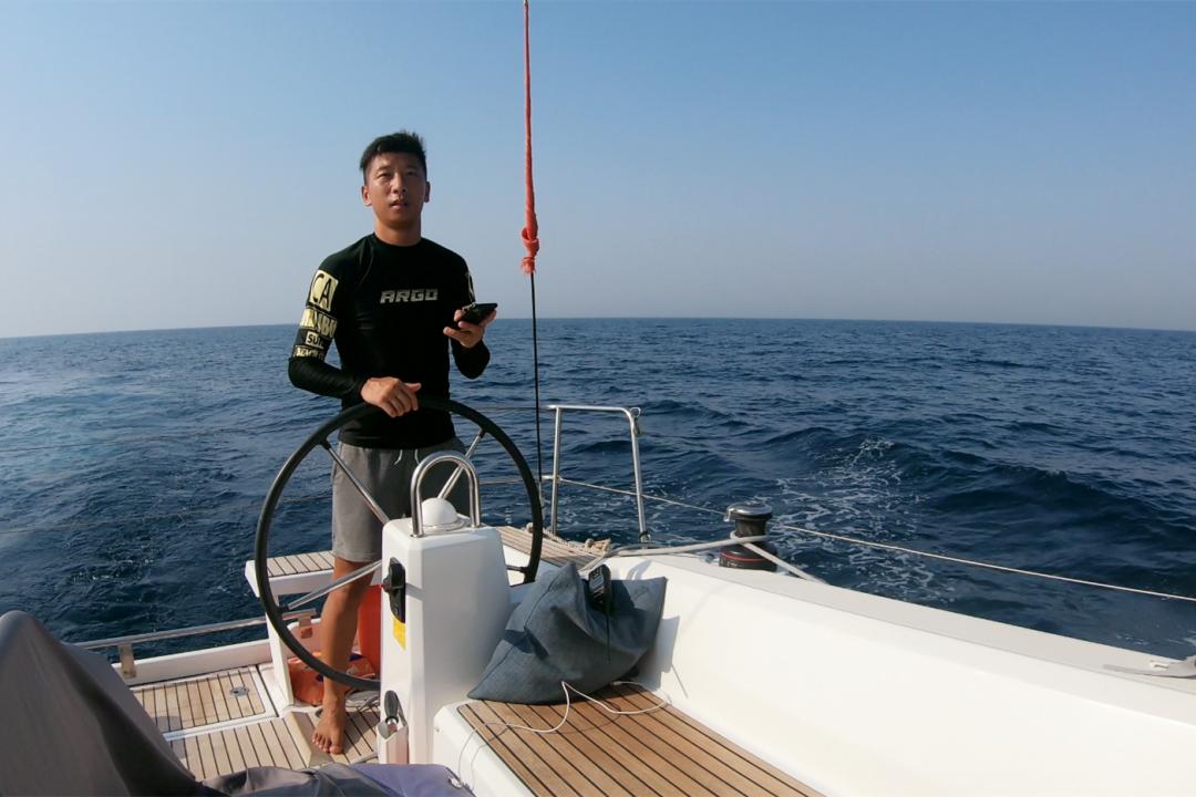 中国小伙的航海日记,44:遭遇海上马蜂袭击,亲妈都不认识我了