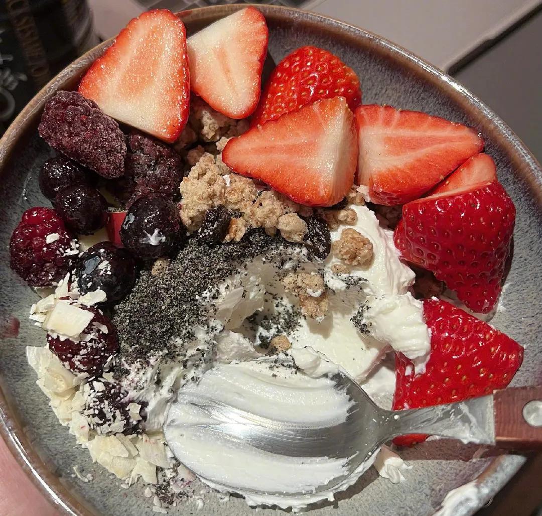 希腊旅游本地的酸奶,希腊酸奶自己做还是买