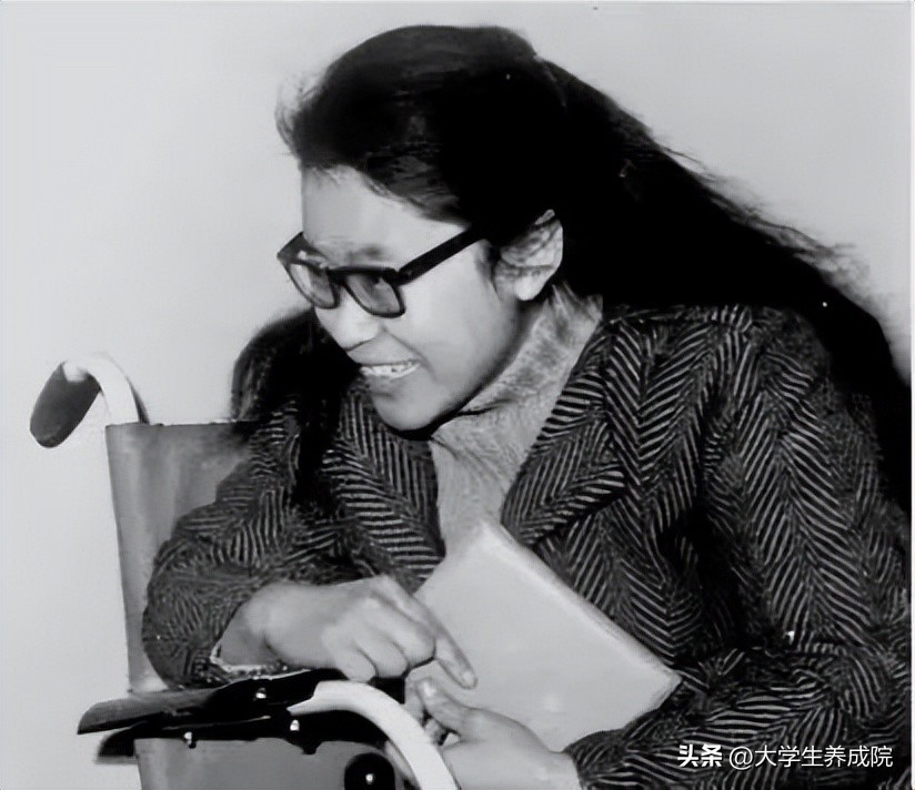 张海迪：这世界对我愈残忍，我愈爱这世界