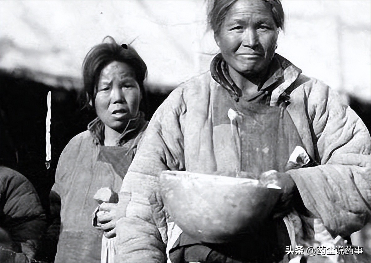 蒙脱石散和观音土的区别是什么,蒙脱石散真的是石头做的吗