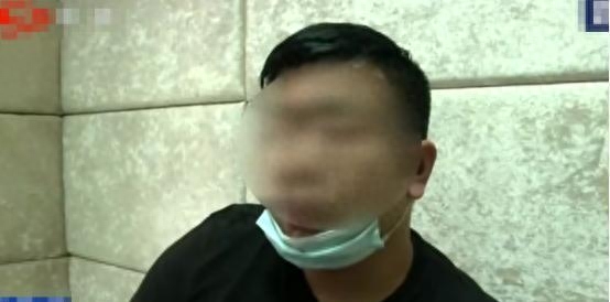 女子在公交车上被猥亵，直到十分钟后才发现，男：很微妙