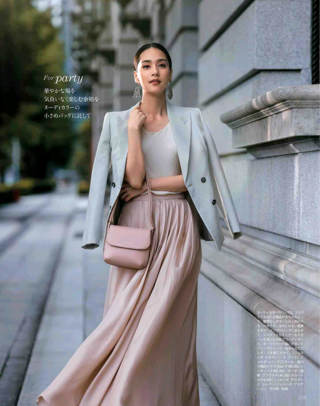 40岁女人黑白灰的穿衣搭配技巧,40岁女人穿高级灰还是黑色好看