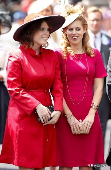 皇室蓝英国皇室衣服,英国王室穿什么颜色好看