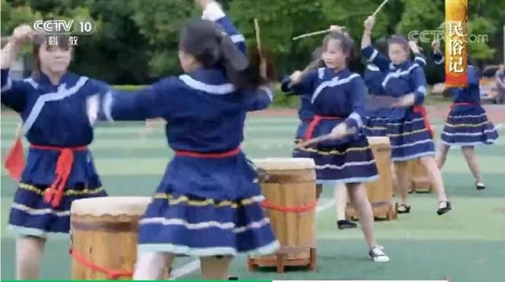 纪念初中毕业五十周年谢老师教育赞母校巨变