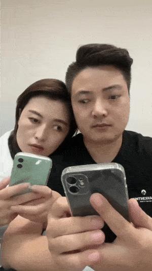 女子和同事打闹，用力过猛竟直接把*裤底**扯两半，羞得蹲地不敢起身