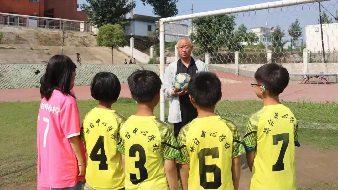 蒙洼足球的守望者——记安徽省阜南县郜台乡桂庙小学校长张志洪