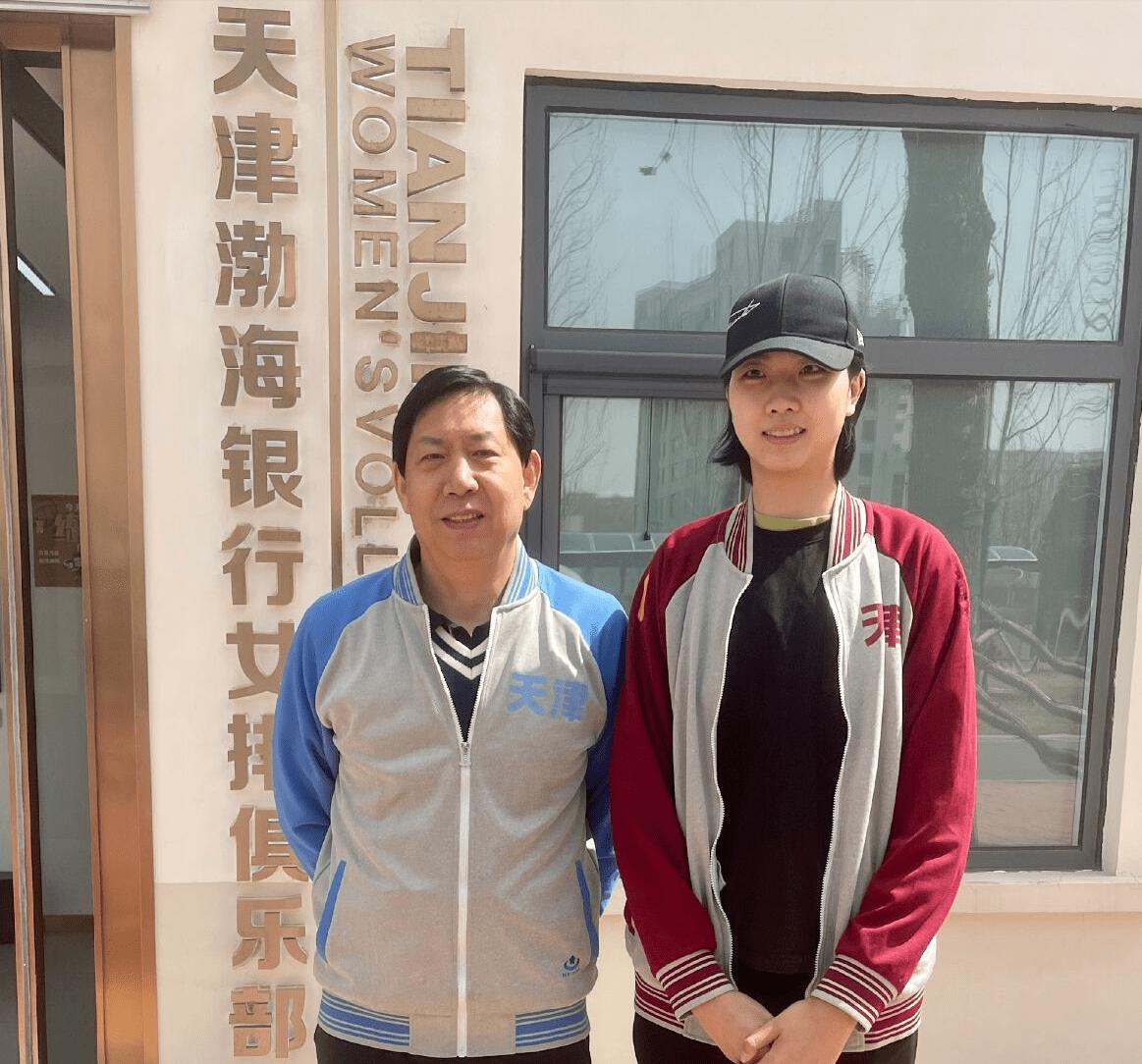 女排对阵荷兰王梦洁救球,中国女排3比0阿根廷女排王梦洁