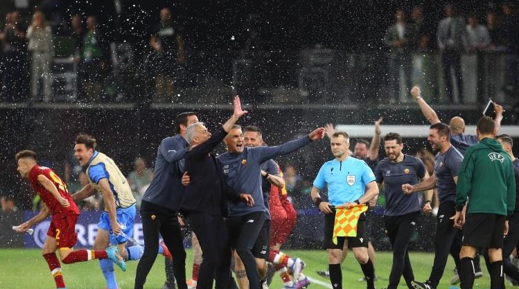 罗马夺冠穆里尼奥落泪,穆里尼奥罗马夺冠庆祝视频完整版