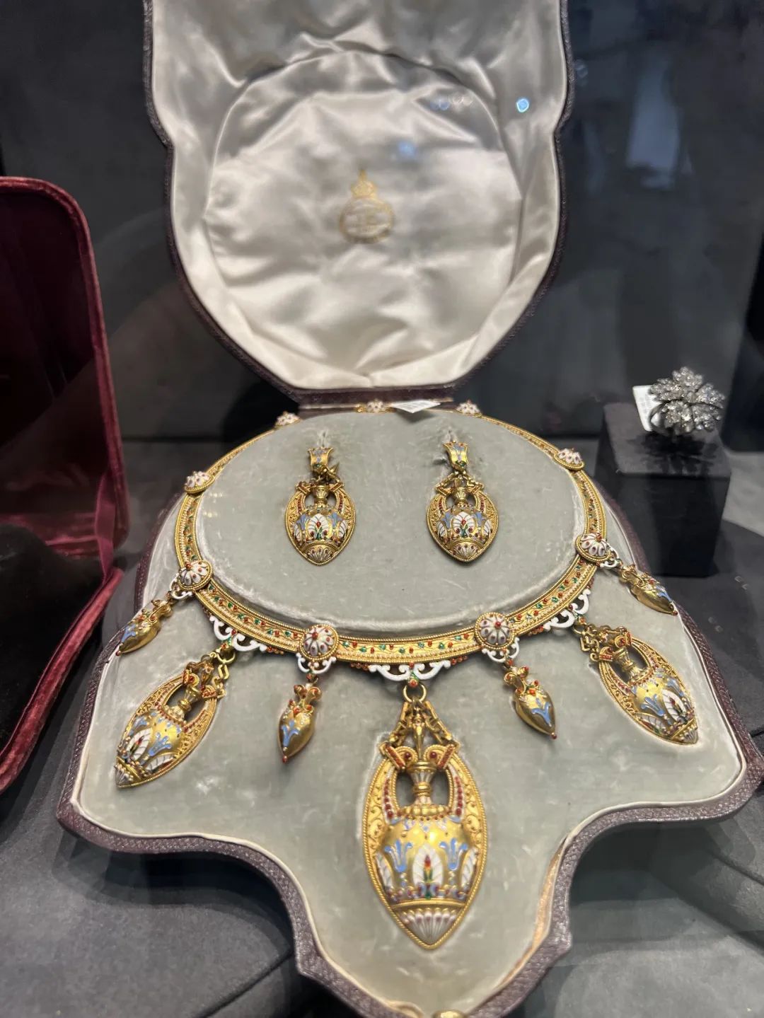 时隔3年又来日内瓦珠宝展大寻宝，竟然还见到了JAR真身！