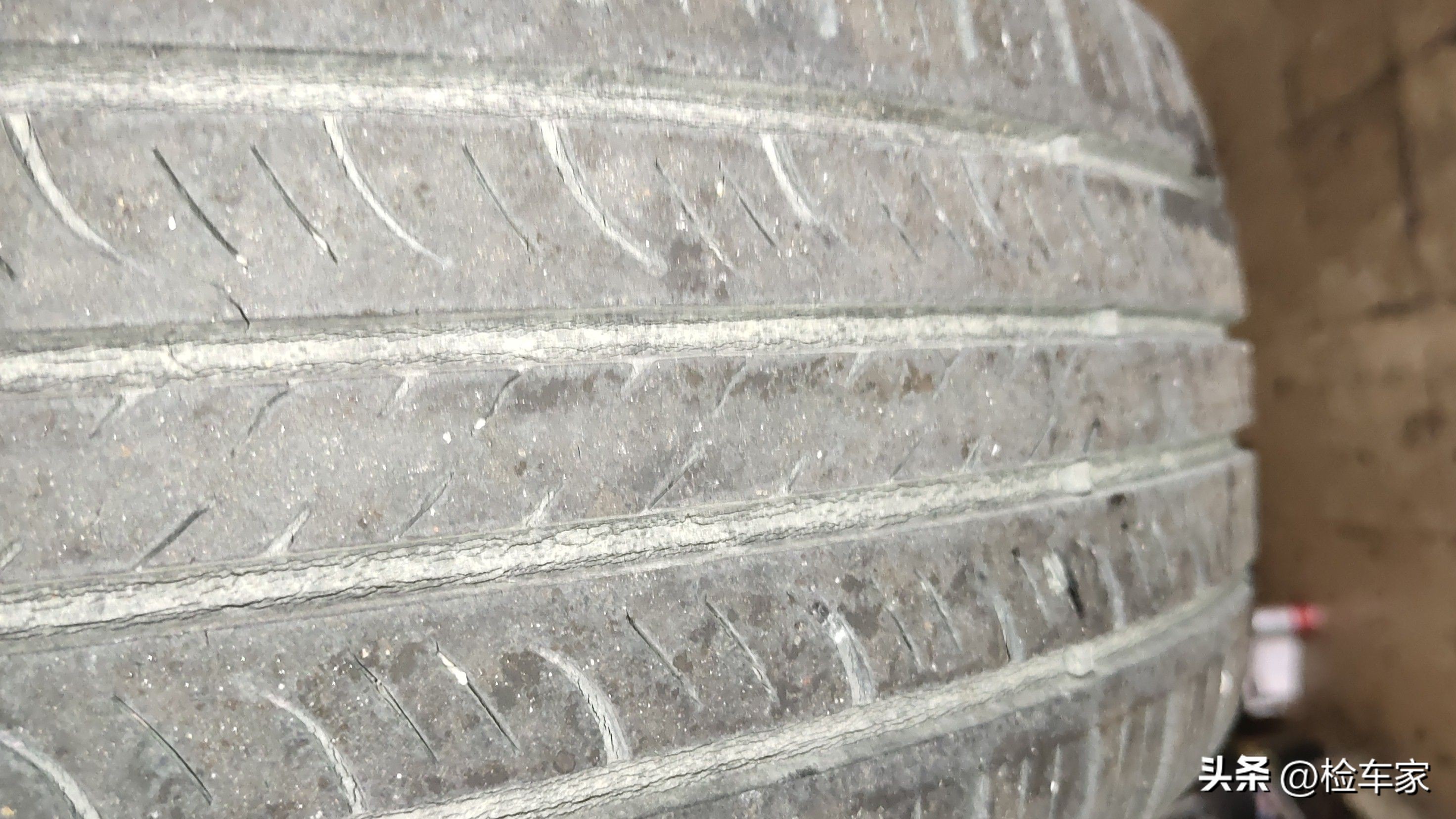 8年只开了不到2万公里的车能买不,8年才2万公里的车需要换轮胎吗