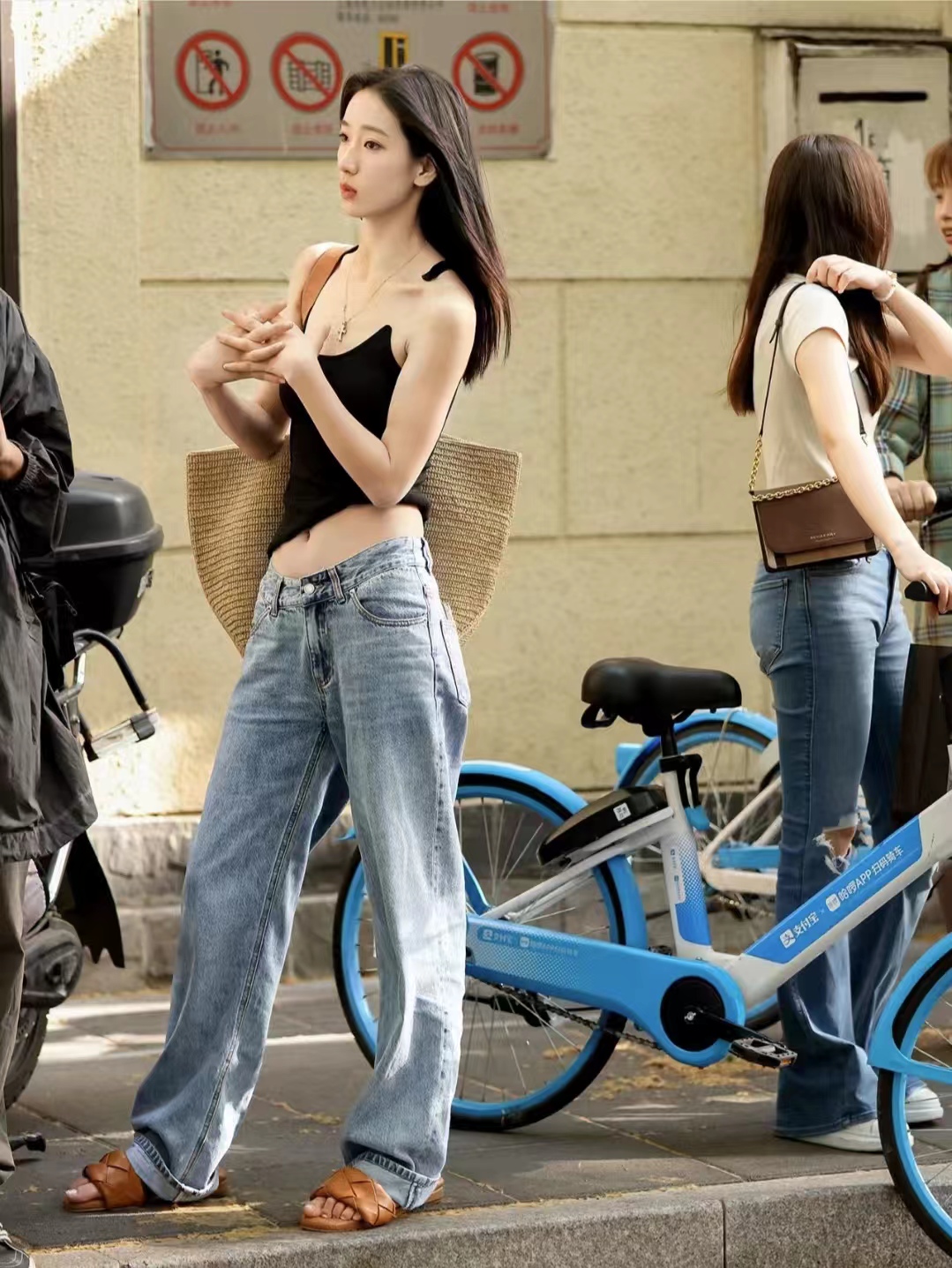 短肥上衣怎么搭配下装图片,宽松秋季款短上衣如何搭下装