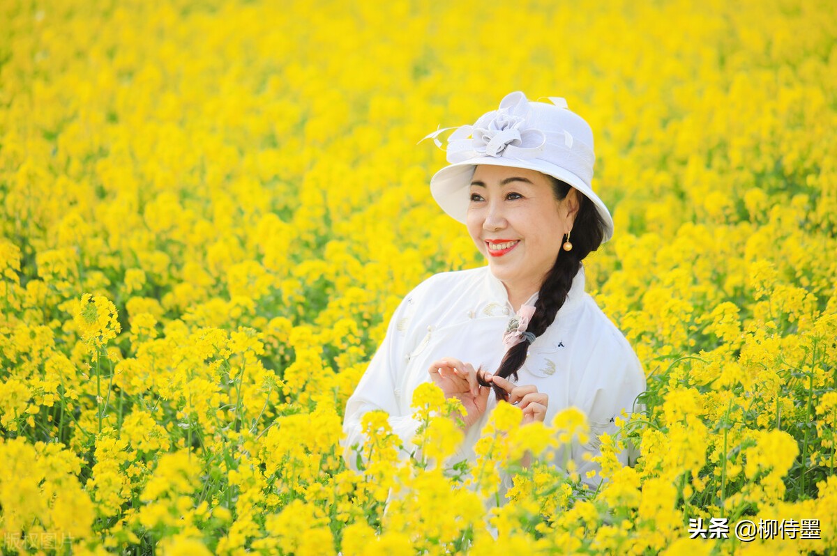女生拍照脸大怎么解决,中年女人拍照构图技巧
