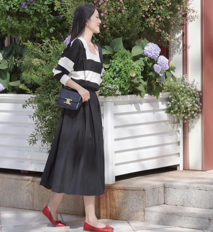 早春必备针织衫温柔好看,秋冬彩色条纹针织衫怎么搭配