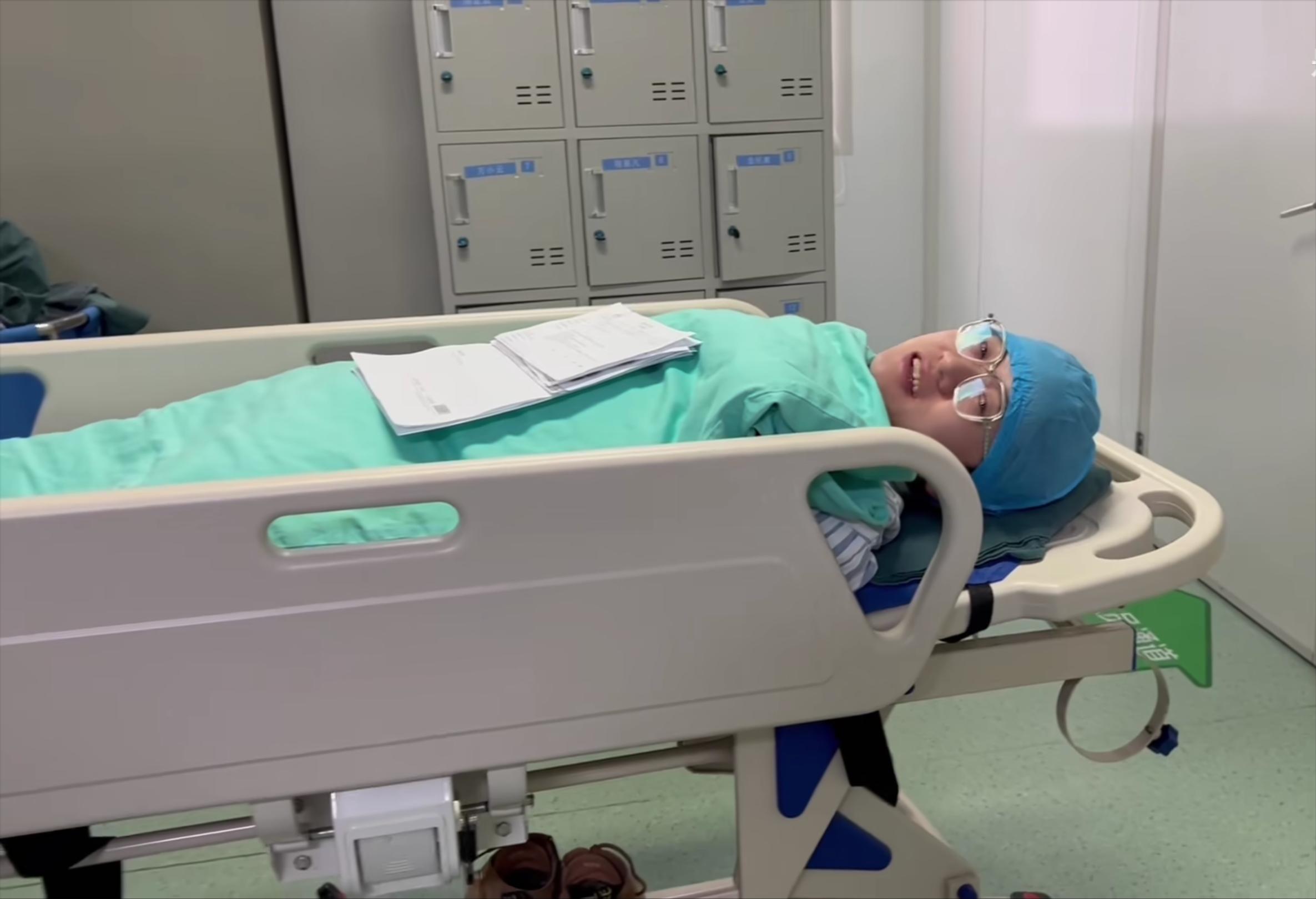 女人带男朋友去结扎后续会怎么样,女子情人节带男友去做结扎