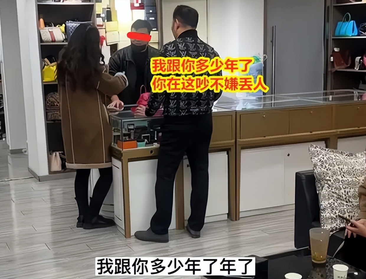 男子月挣4000，妻子花5万八买包，男子：要么退掉，要么离婚