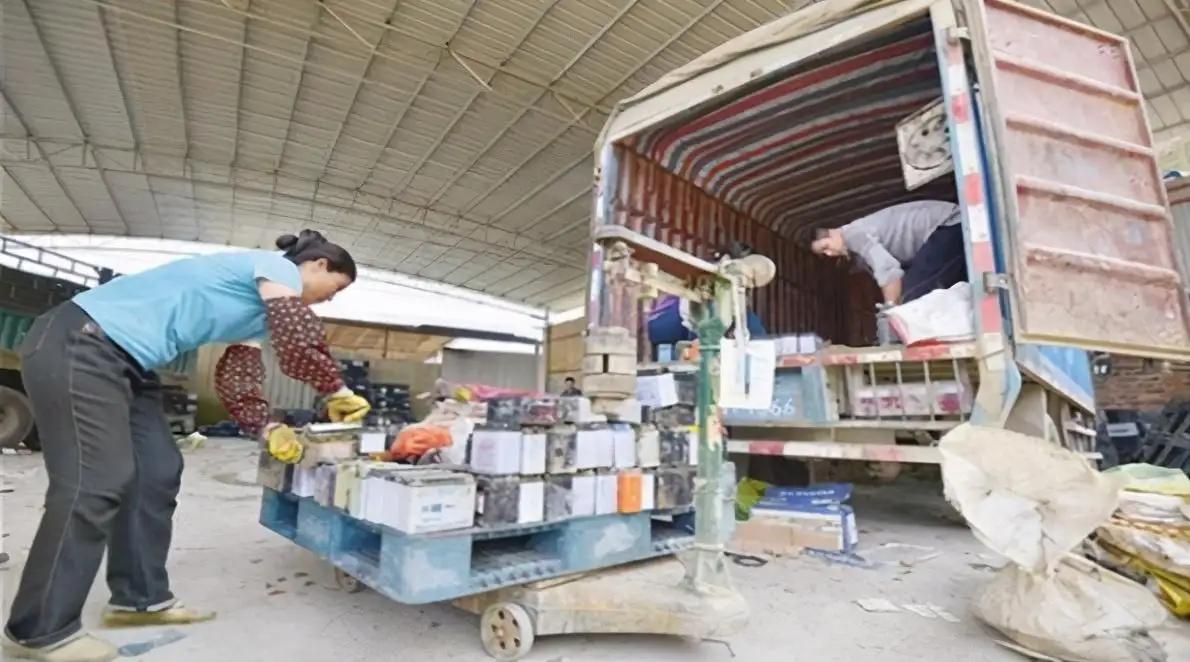 大爷把电动车当废铁回收,回收废旧电动车有多暴利