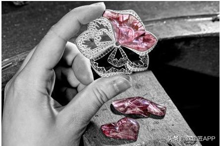 宝诗龙问号项链周冬雨,宝诗龙孔雀问号项链