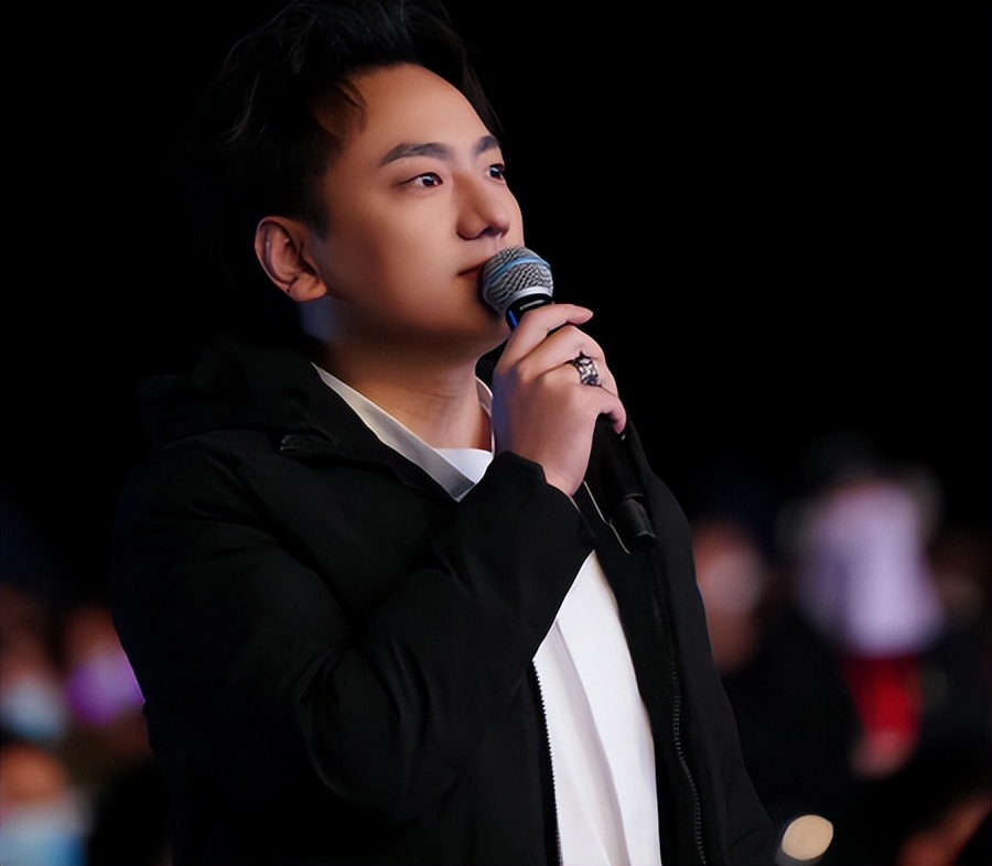 海来阿木迎客歌怎么了,海来阿木谈被评“唱腔太土”