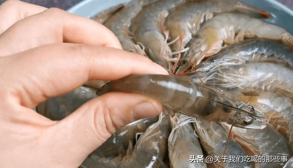 挑选大虾是挑弯的还是直,买大虾弯的好还是直的好