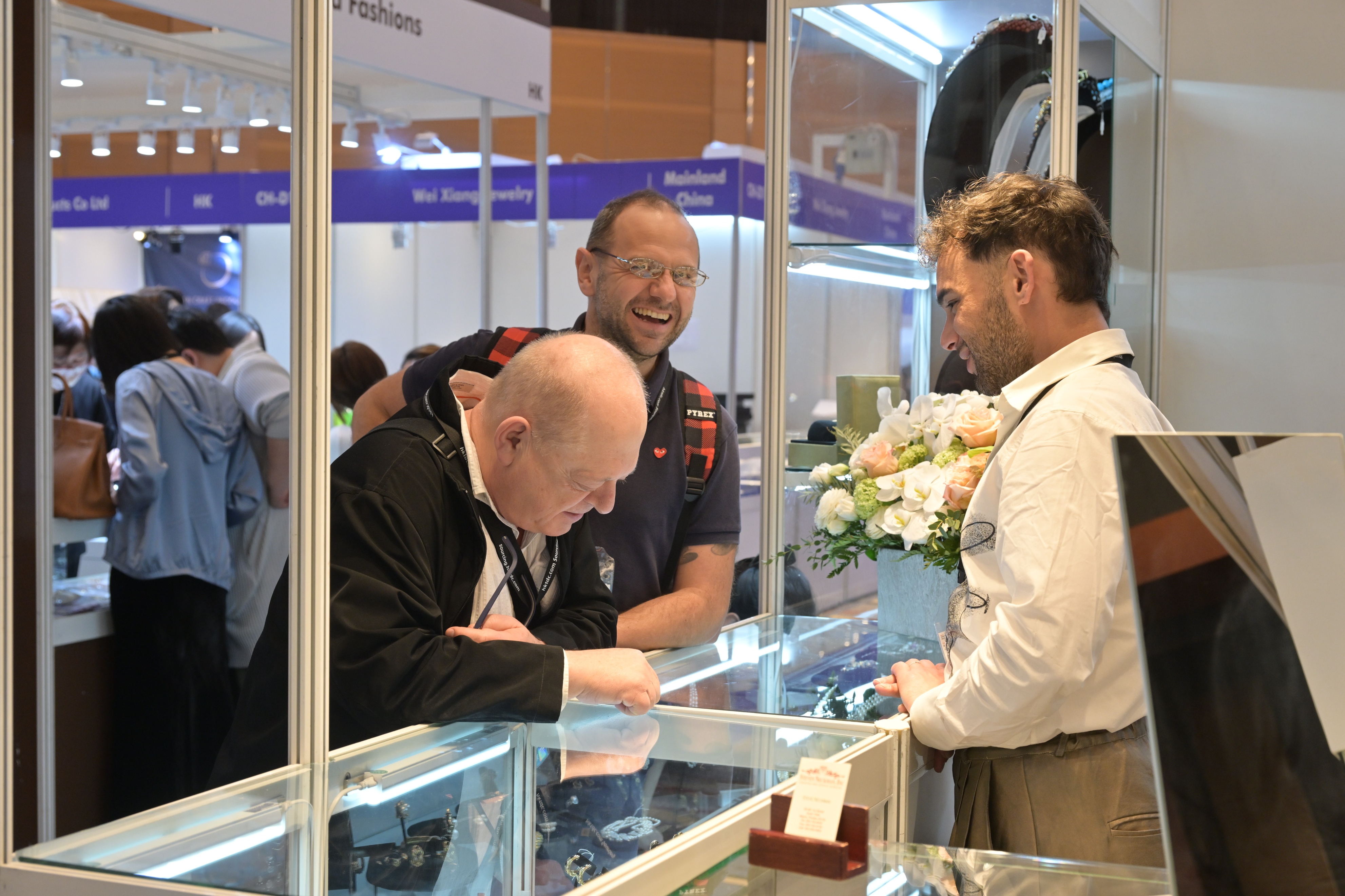 香港新闻香港珠宝展,香港珠宝双展人气旺