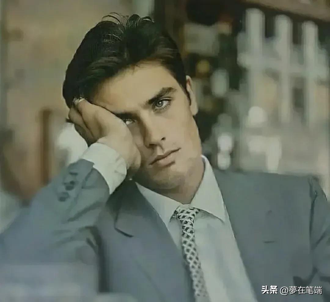 阿兰德龙和莫妮卡贝鲁奇广告,阿兰德龙和莫妮卡贝鲁奇什么关系