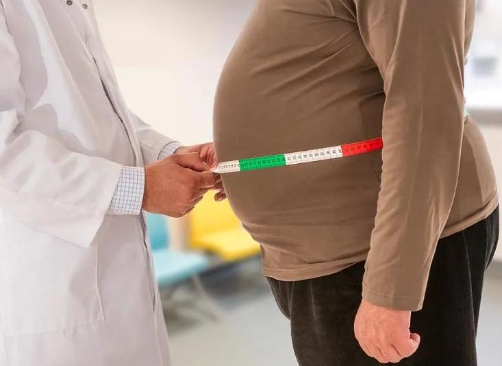 10年没治疗，子宫肌瘤长到4斤，如6个月的婴儿！手术取出109颗