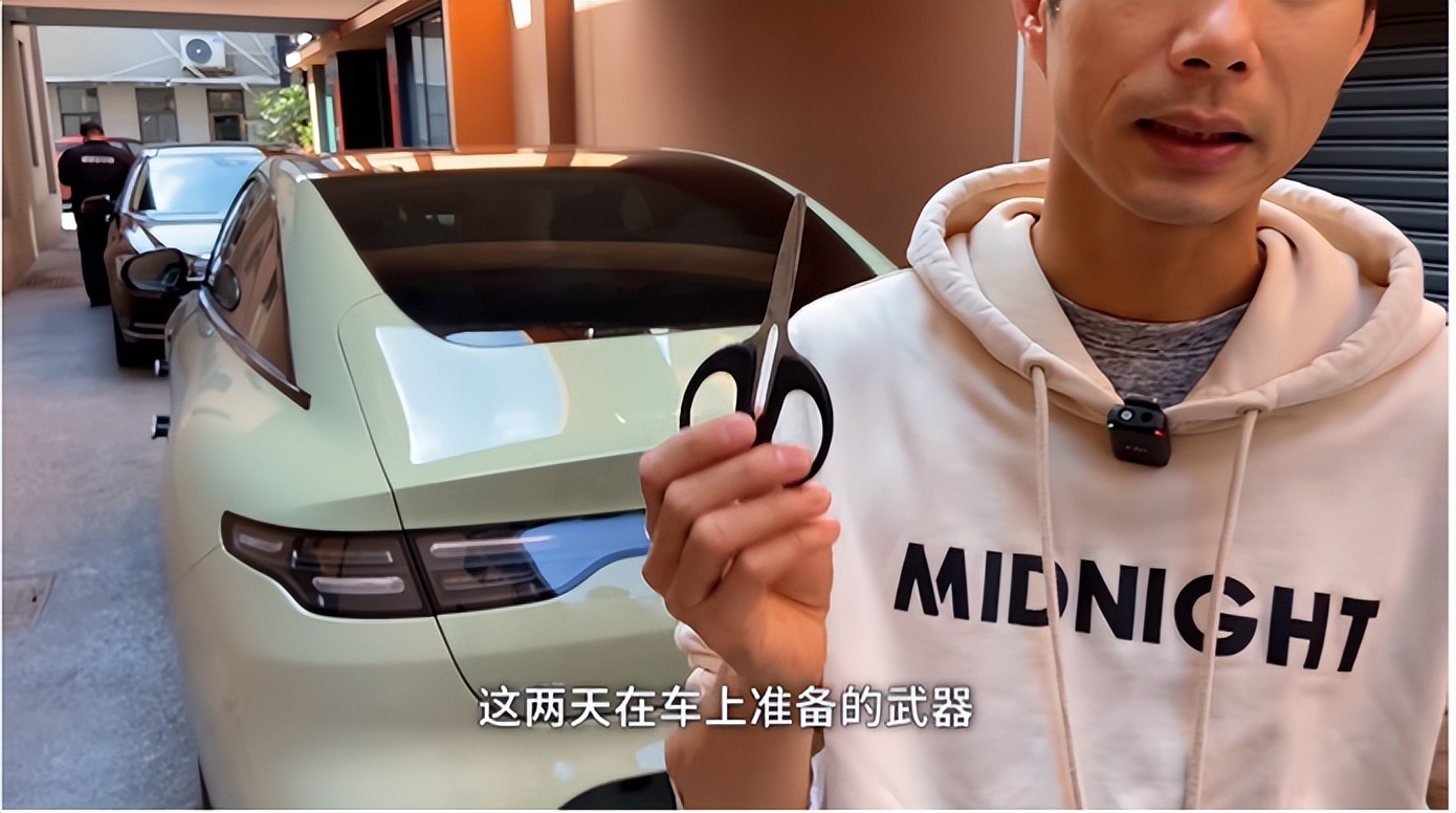 南宁万达茂行凶者已投江,南宁万达茂血案男子跳江