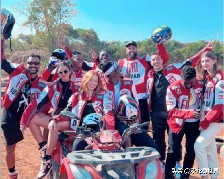 克雷桑胸口纹身,克雷桑费莱尼合照