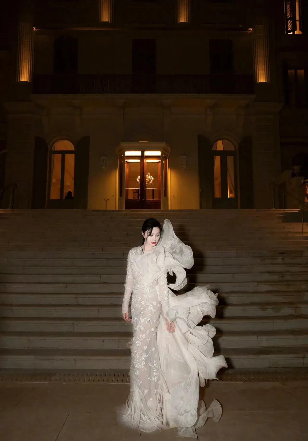 范爷戛纳红毯照,范爷戛纳穿龙袍