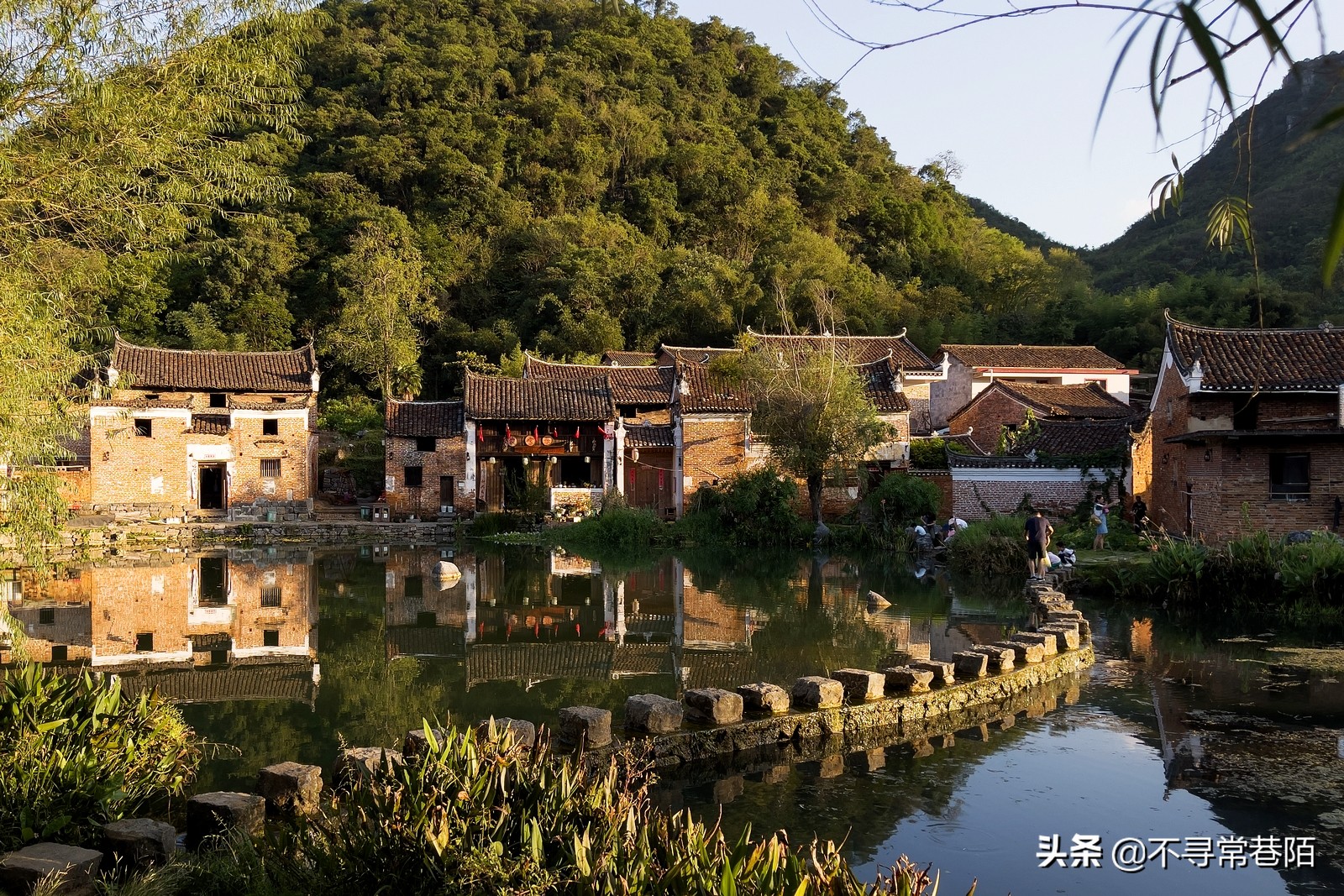 这里有许多历史悠久的古镇,从历史中走来的古镇