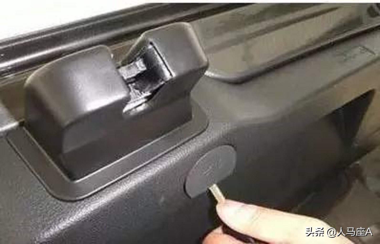 广东面包车坠水致10死谁来负责,广东一辆面包车坠河导致10人死亡