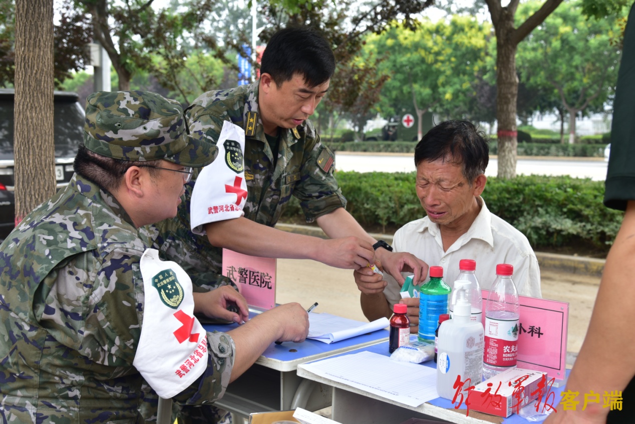 *警武**河北总队官兵持续奋战抢险救援一线