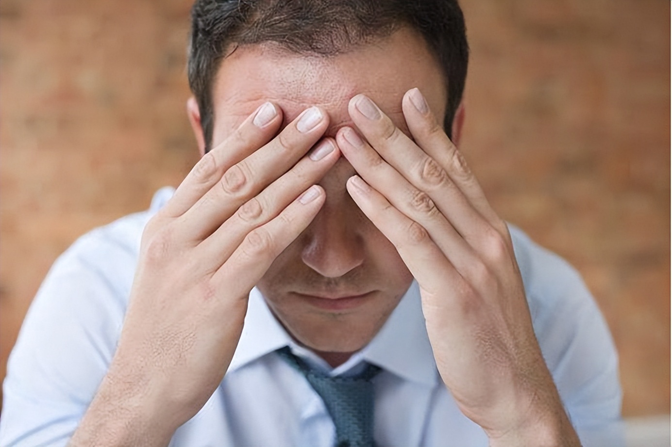 雄性激素脱发是激素多了还是少了,男性45岁还会雄激素脱发吗