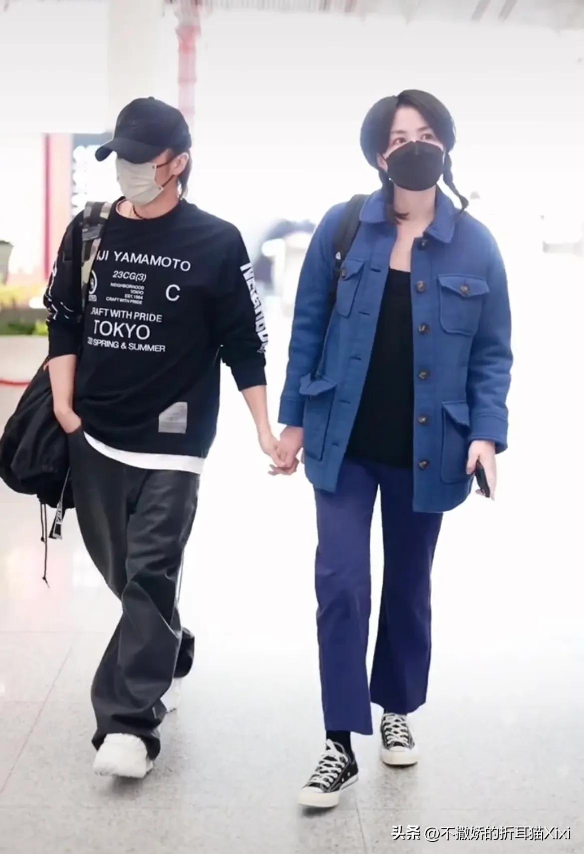 谢霆锋王菲时隔21年再现世纪牵手,王菲谢霆锋机场牵手完整版