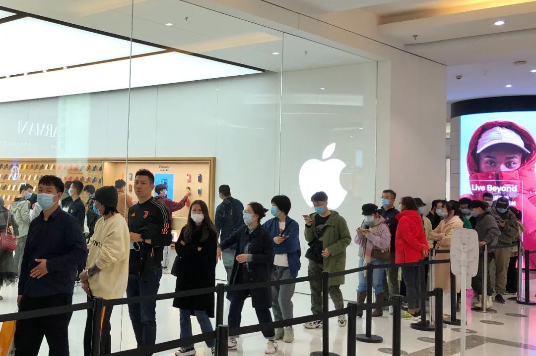 苹果下跌尽显颓势,苹果暴跌1.7万亿