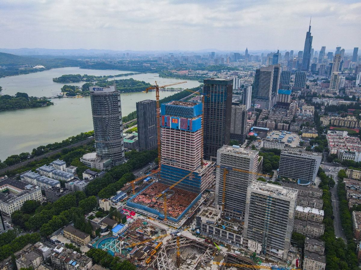 斥资700亿中国建世界第一港,南京斥资40亿打造的景点