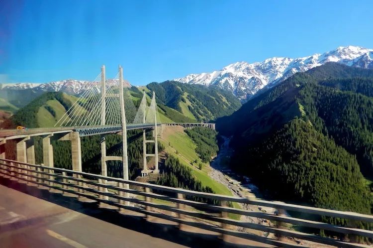 伊犁第一景果子沟,新疆伊犁风景之果子沟