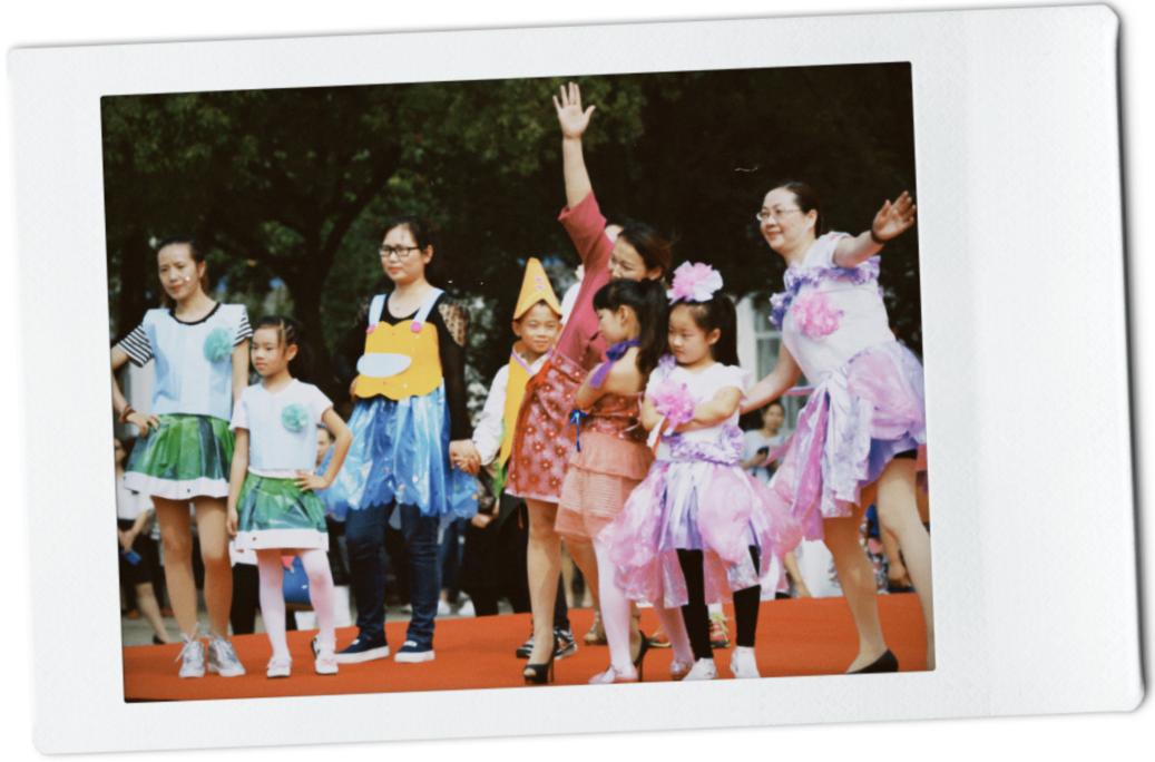 校门口的小店从来没有让人失望,校门口小店生意火爆