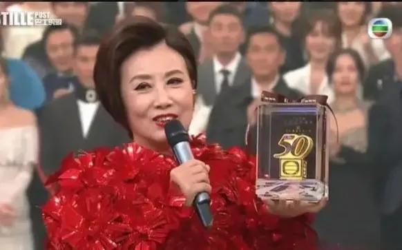 TVB与亚视的争斗，成就港剧的高光时代，亚视关门TVB未来会怎样？