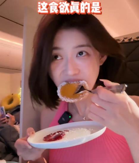 网红聂小雨上衣图片,网红聂小雨穿衣惹争议