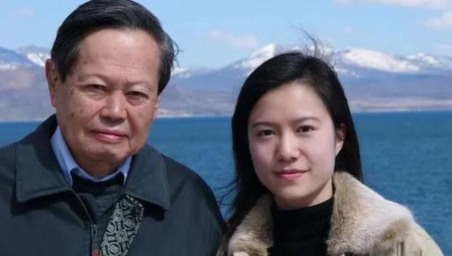 杨振宁有儿女照顾翁帆老了谁照顾,杨振宁与翁帆为什么不要孩子